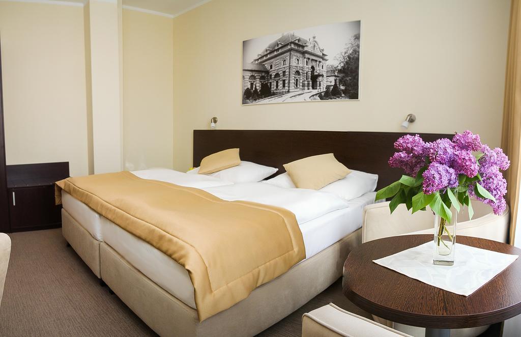 Ensana Pro Patria Hotel Piest'any Exterior photo