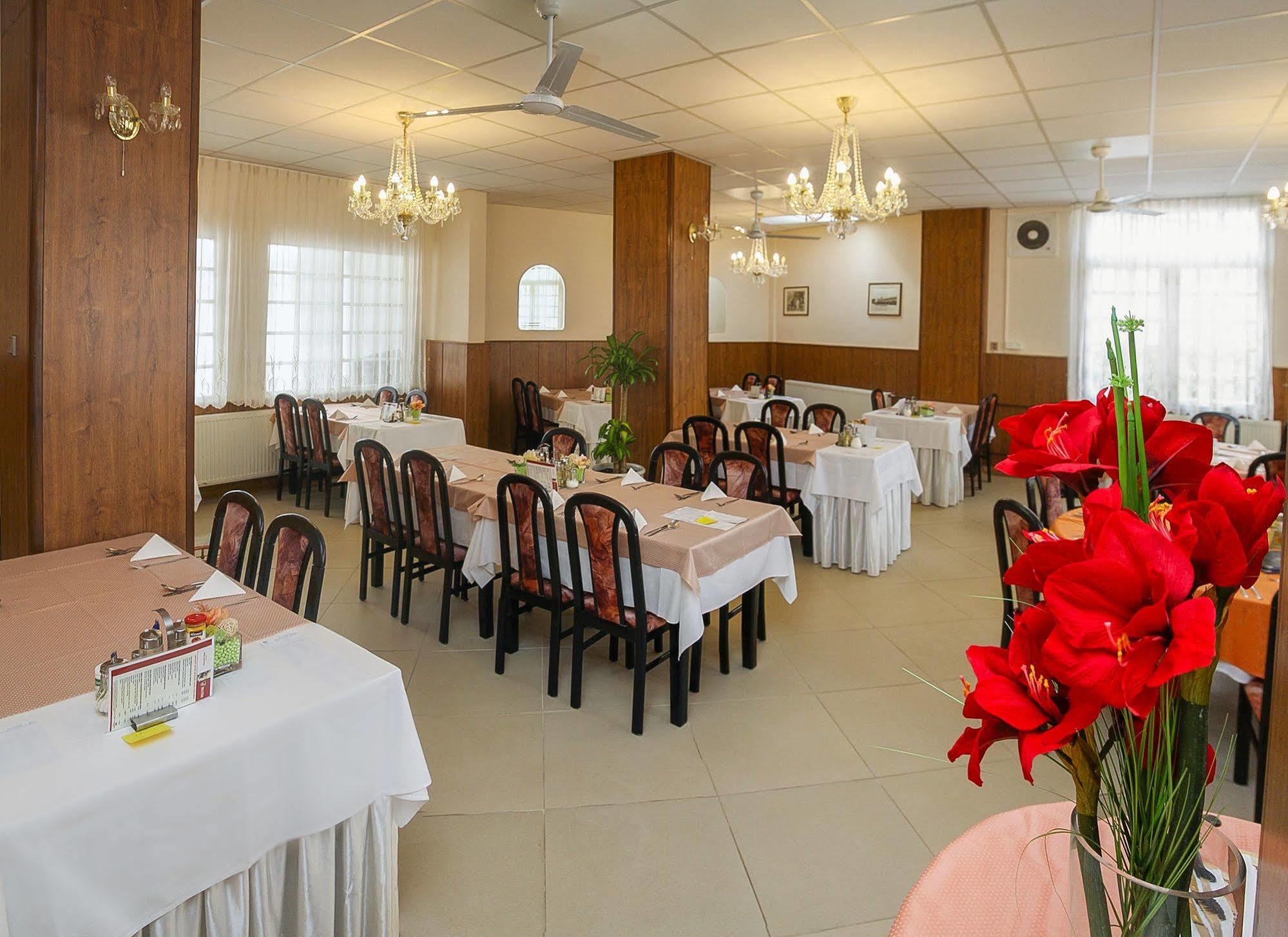 Ensana Pro Patria Hotel Piest'any Exterior photo